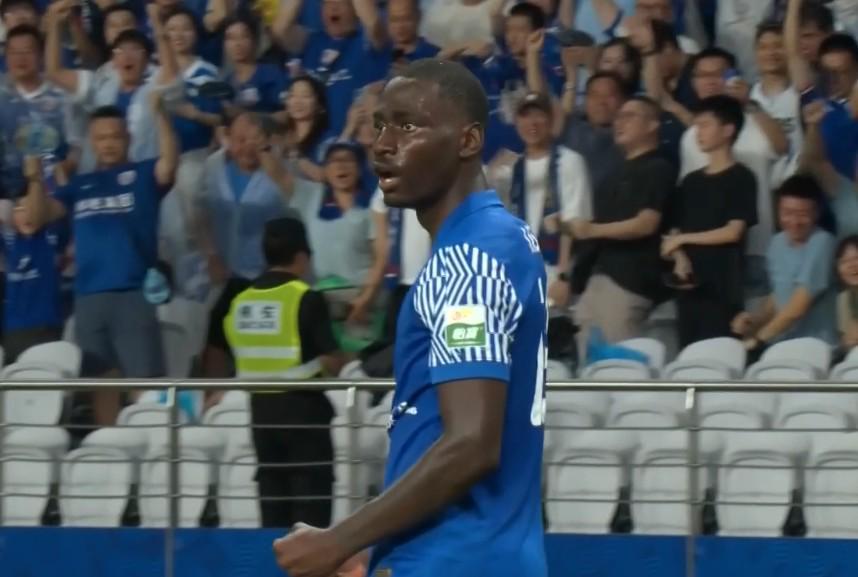 东体:阿苏埃婉拒球迷换座好意,感叹中国很大踢客场都是长途